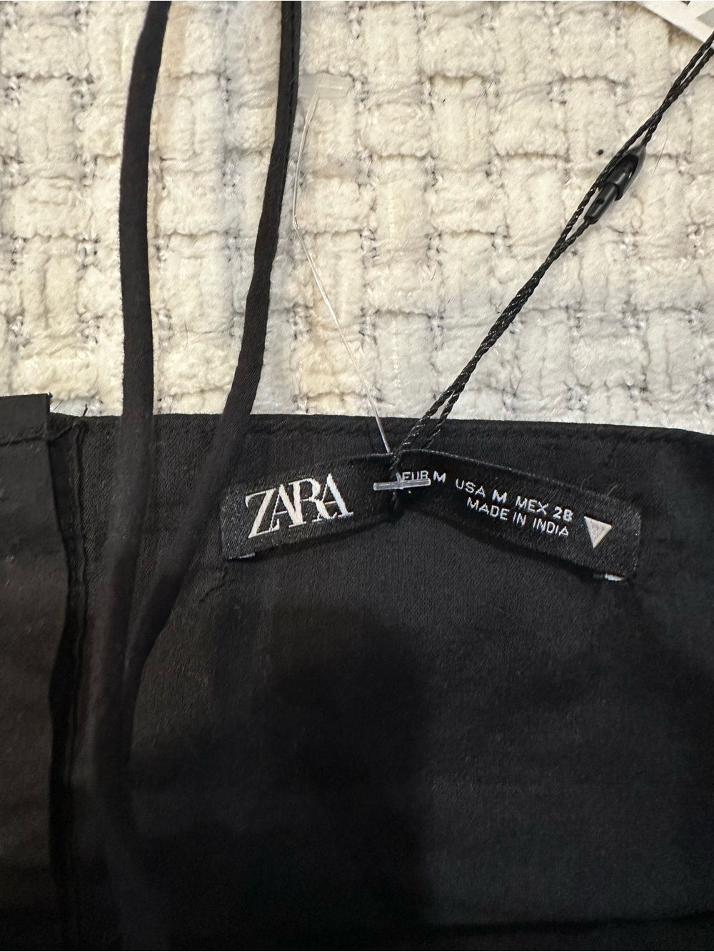 Zara black textured flower poplin halter crop top - Picture 5 of 6